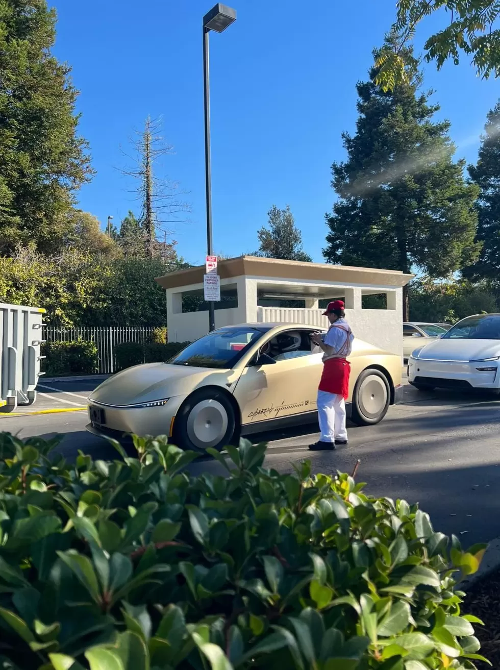 特斯拉Cybercab实车曝光:部分组件接近量产状态-第2张图片- 特斯拉Cybercab实车曝光:部分组件接近量产状态-第2张图片-