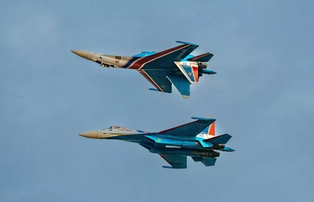 多图|直击俄“勇士”飞行表演队劲舞蓝天:特技飞行动作惊险-第3张图片- 多图|直击俄“勇士”飞行表演队劲舞蓝天:特技飞行动作惊险-第3张图片-