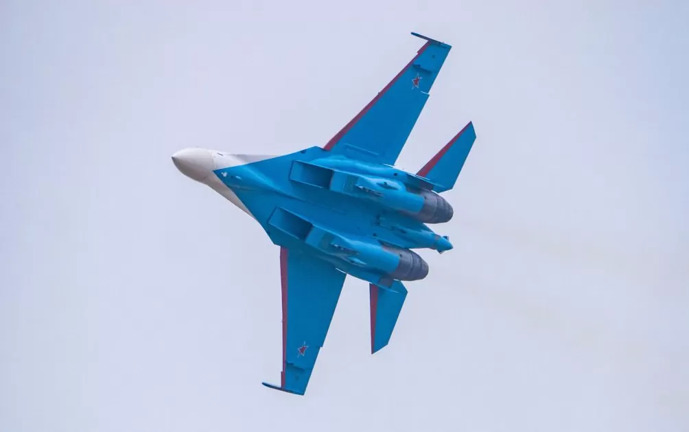 多图|直击俄“勇士”飞行表演队劲舞蓝天:特技飞行动作惊险-第8张图片- 多图|直击俄“勇士”飞行表演队劲舞蓝天:特技飞行动作惊险-第8张图片-