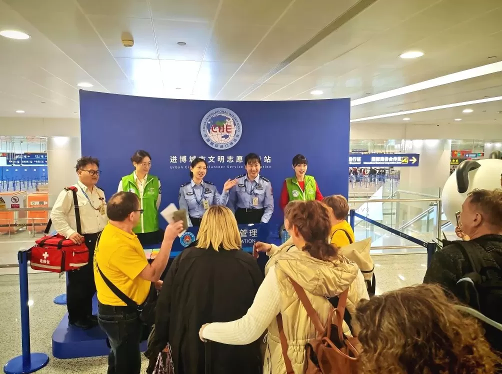 上海边检成立青年志愿服务联盟，推出“通关 +”服务进博​-第1张图片-