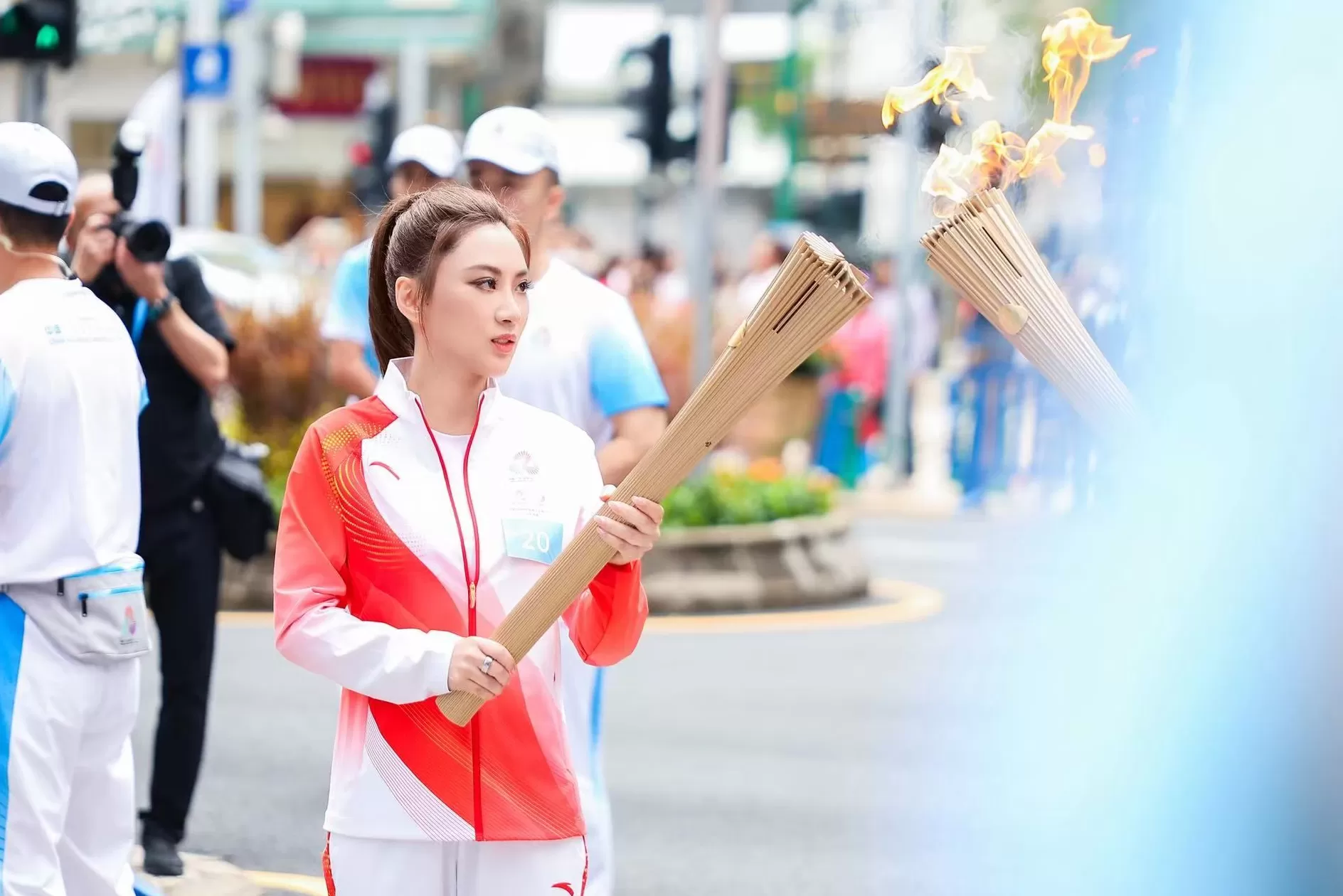 火炬手陈丹娜澳门站火炬传递 立白以“洁净之力”护航十五运会-第1张图片- 火炬手陈丹娜澳门站火炬传递 立白以“洁净之力”护航十五运会-第1张图片-