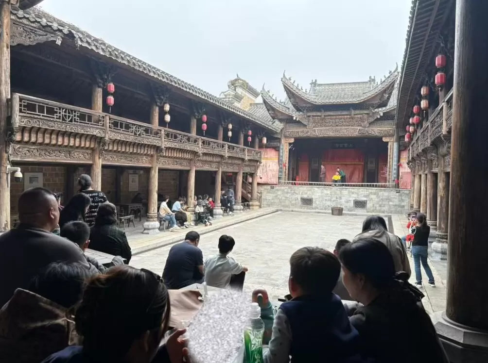 百年徽州古建筑上演沉浸式音乐剧，沪皖两地展开民营院团交流-第2张图片-