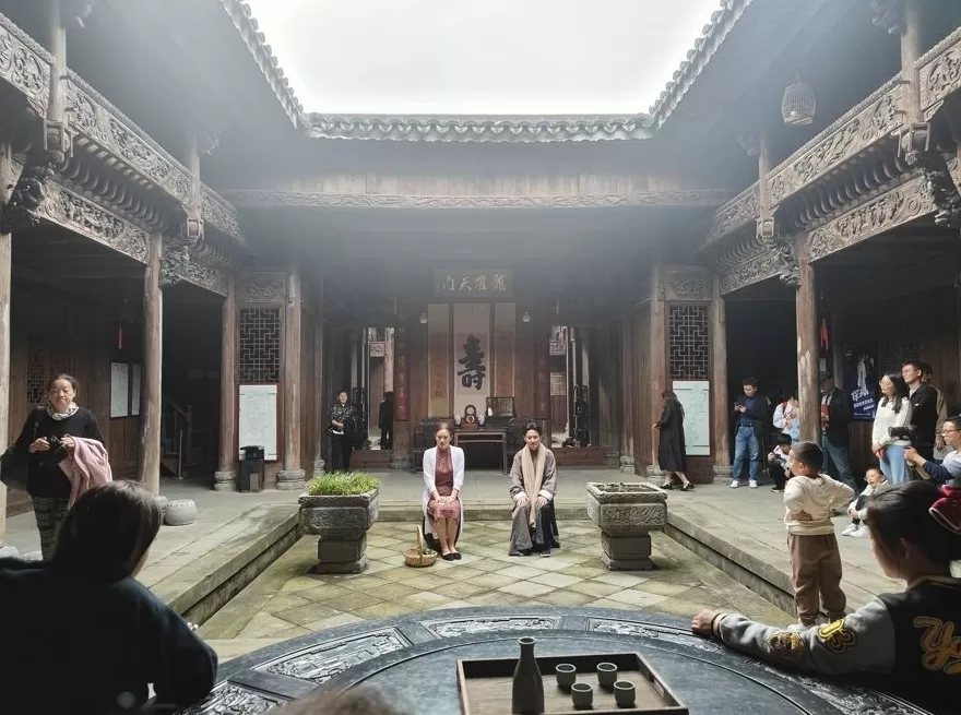 百年徽州古建筑上演沉浸式音乐剧，沪皖两地展开民营院团交流-第4张图片-