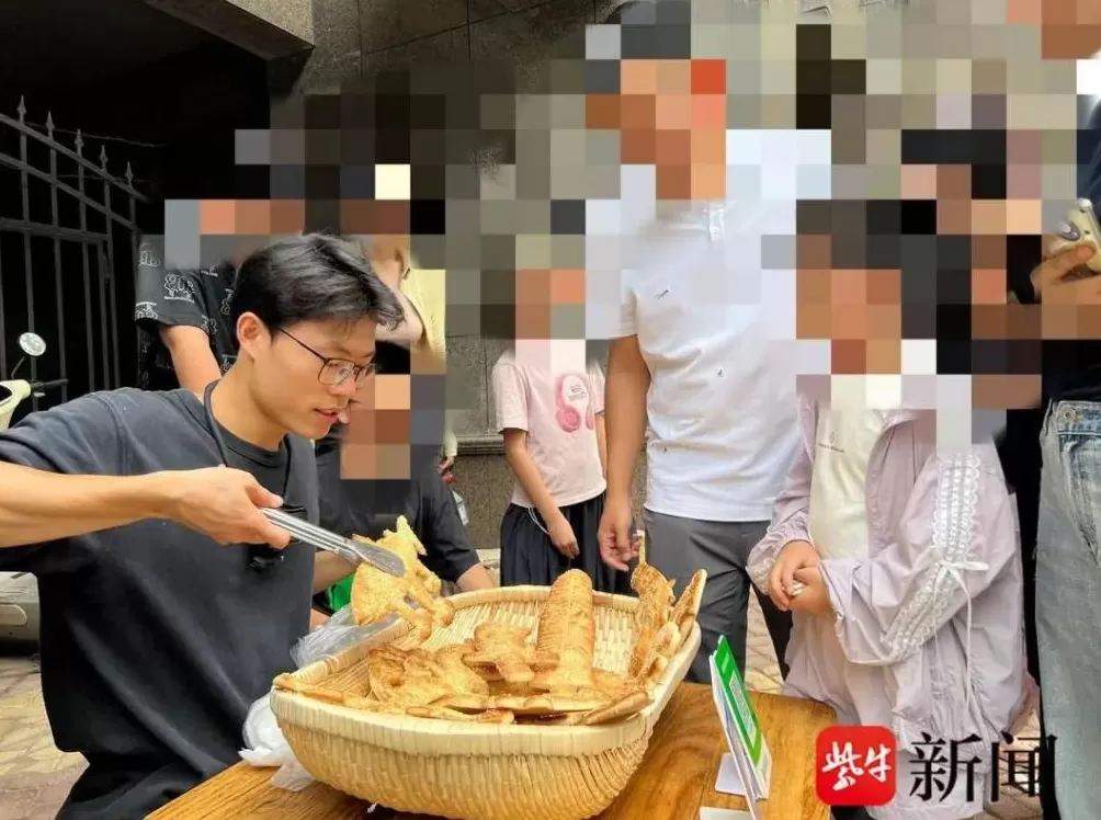 河南小伙硕士毕业摆摊卖创意烧饼,小学生疯狂抢购!有人质疑浪费高学历,本人回应-第3张图片- 河南小伙硕士毕业摆摊卖创意烧饼,小学生疯狂抢购!有人质疑浪费高学历,本人回应-第3张图片-