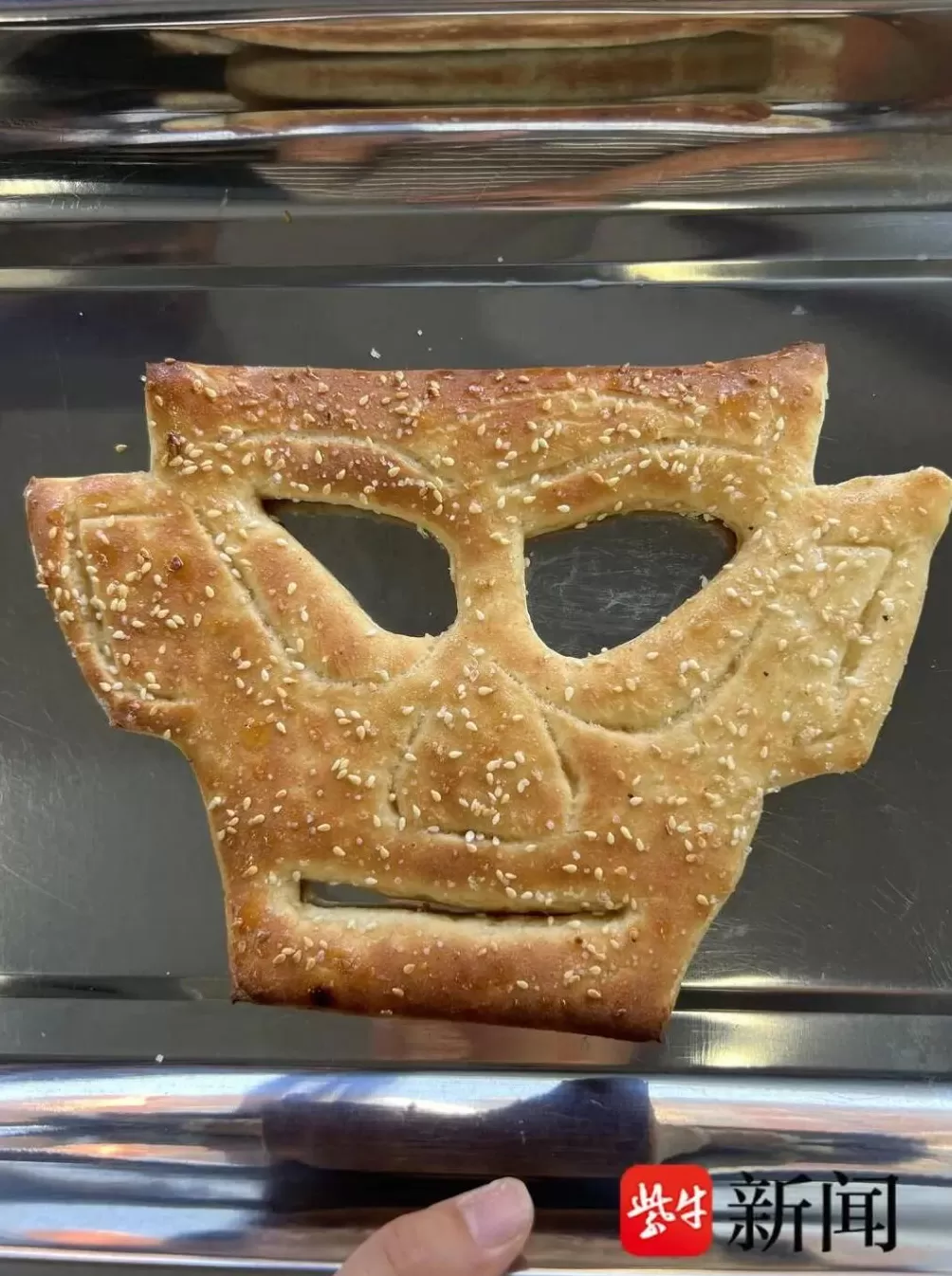 河南小伙硕士毕业摆摊卖创意烧饼,小学生疯狂抢购!有人质疑浪费高学历,本人回应-第2张图片- 河南小伙硕士毕业摆摊卖创意烧饼,小学生疯狂抢购!有人质疑浪费高学历,本人回应-第2张图片-