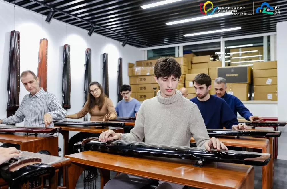 笛韵绕湖、琴音和鸣,意大利GOB乐团在上海“一日跨古今”-第8张图片- 笛韵绕湖、琴音和鸣,意大利GOB乐团在上海“一日跨古今”-第8张图片-