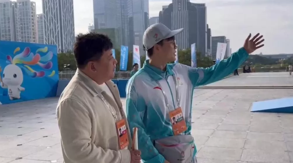 他看不见火炬，却写出了火炬传递主题曲-第2张图片-