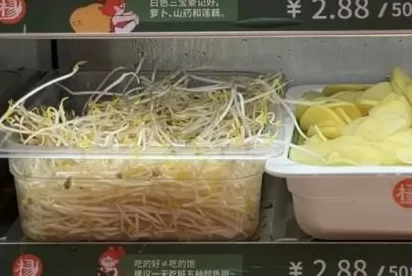 标价按50克计,换算成1斤28.8元!“杨国福豆芽”冲上热搜,网友直呼“吃不起”,客服回应-第1张图片- 标价按50克计,换算成1斤28.8元!“杨国福豆芽”冲上热搜,网友直呼“吃不起”,客服回应-第1张图片-