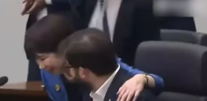 高市早苗涉台错误言行之际,国防部长董军对小泉进次郎怎么说?-第2张图片- 高市早苗涉台错误言行之际,国防部长董军对小泉进次郎怎么说?-第2张图片-