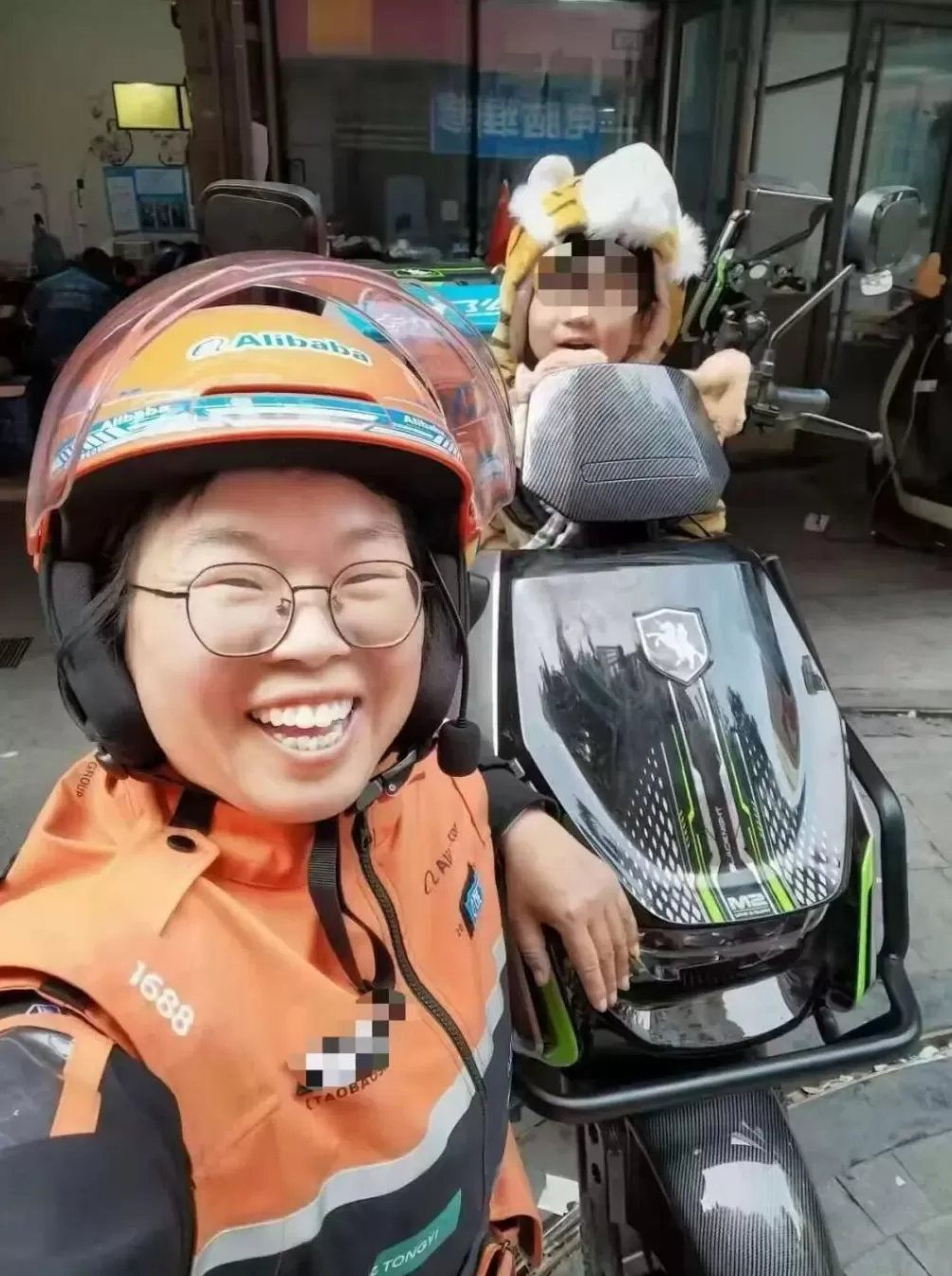 在外卖车上长大的婴孩们-第3张图片- 在外卖车上长大的婴孩们-第3张图片-