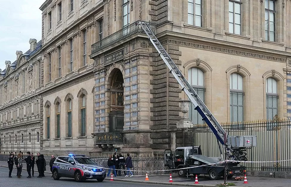 法国检方称卢浮宫盗窃案系“小偷小摸”所为，而非犯罪集团-第1张图片-