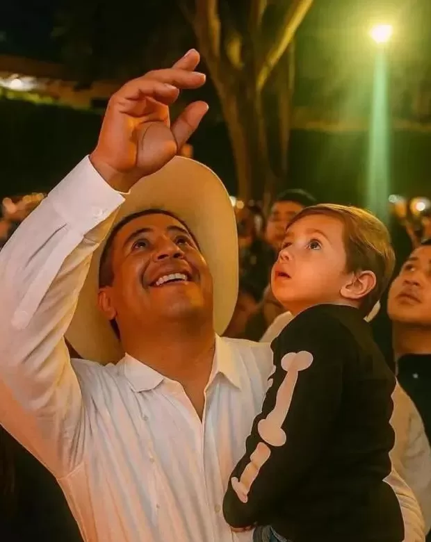 45岁墨西哥市长亡灵节遭暗杀，以反暴力著称，中枪前曾怀抱着幼子-第3张图片-