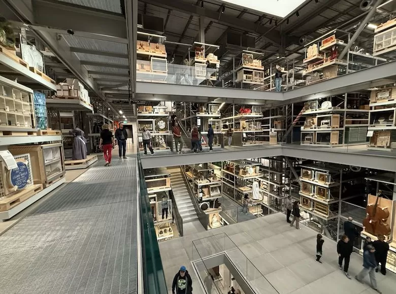 把博物馆库房变成展厅?英国V&A东馆的开放式实验-第12张图片- 把博物馆库房变成展厅?英国V&A东馆的开放式实验-第12张图片-