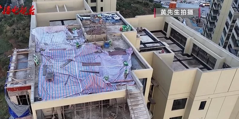 小区楼顶“长”出两层“小洋房”?执法部门介入,房主玩起“躲猫猫”-第3张图片- 小区楼顶“长”出两层“小洋房”?执法部门介入,房主玩起“躲猫猫”-第3张图片-