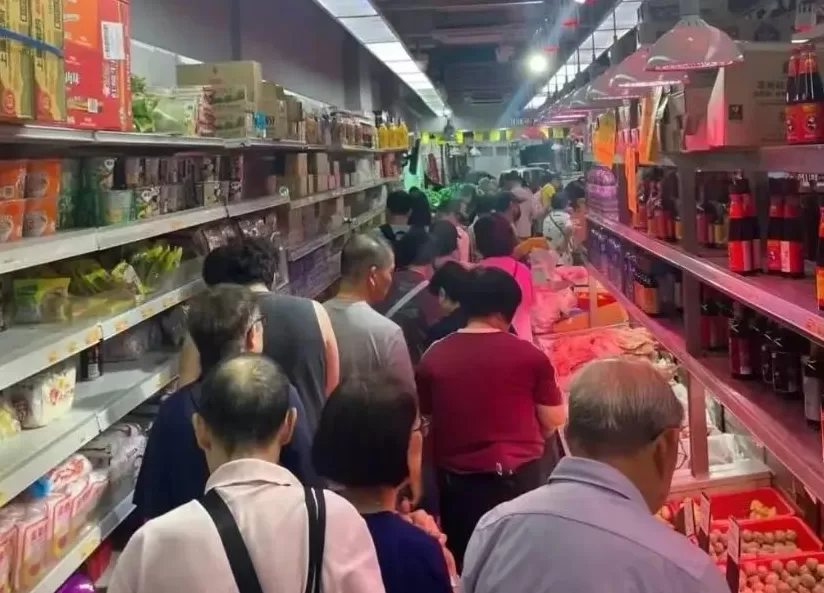 内地“穷鬼”超市，快被香港人搬空了-第14张图片-