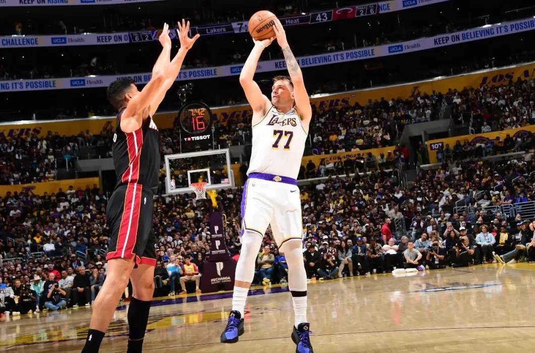 NBA|东契奇赛季首个三双,马刺公牛同日五连胜被终结-第1张图片- NBA|东契奇赛季首个三双,马刺公牛同日五连胜被终结-第1张图片-