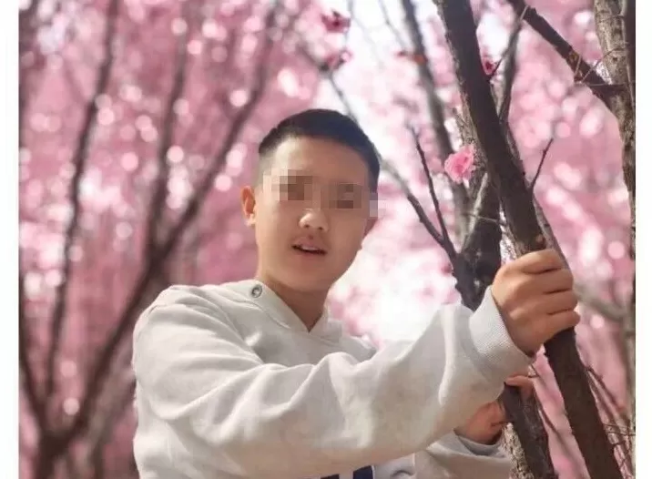 河南14岁自闭症少年坠楼,抢救20多天后遗憾离世,母亲:捐献器官和眼角膜-第1张图片- 河南14岁自闭症少年坠楼,抢救20多天后遗憾离世,母亲:捐献器官和眼角膜-第1张图片-