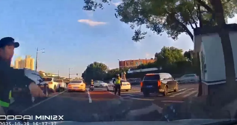 遇检闯关逃逸后晒行车记录仪视频,“黑车”司机被行拘-第1张图片- 遇检闯关逃逸后晒行车记录仪视频,“黑车”司机被行拘-第1张图片-