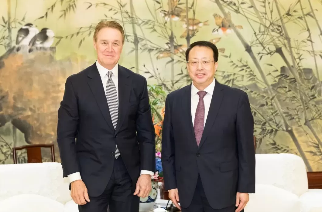 龚正会见美国驻华大使庞德伟-第1张图片-