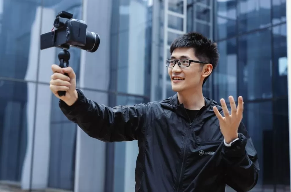 影视飓风,终究成了T恤卖得最爆的公司-第1张图片- 影视飓风,终究成了T恤卖得最爆的公司-第1张图片-