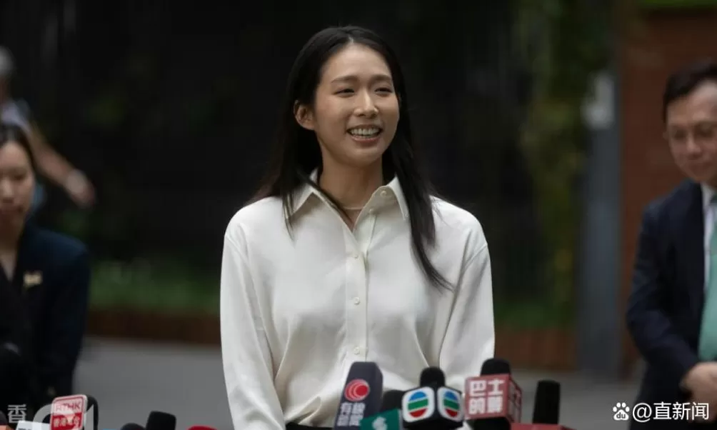 香港“微笑剑后”确认参选,为何这些大佬为她站台?-第1张图片- 香港“微笑剑后”确认参选,为何这些大佬为她站台?-第1张图片-