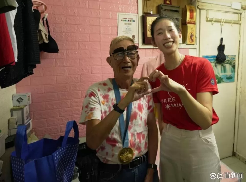 香港“微笑剑后”确认参选,为何这些大佬为她站台?-第2张图片- 香港“微笑剑后”确认参选,为何这些大佬为她站台?-第2张图片-