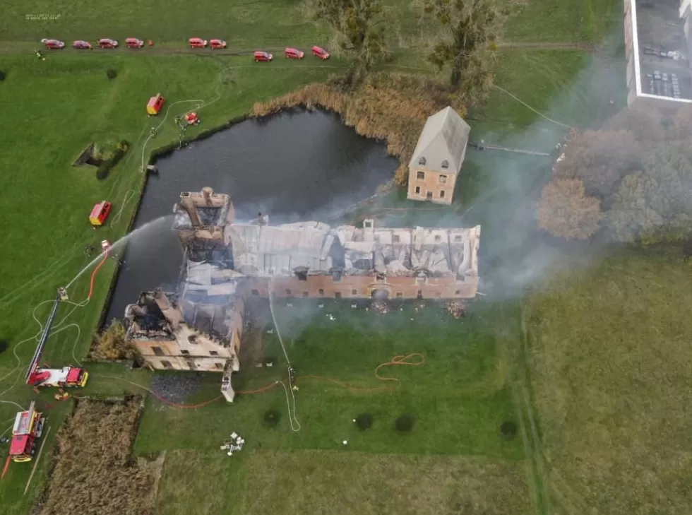 法国千年修道院失火，“只剩下残垣断壁”-第2张图片-