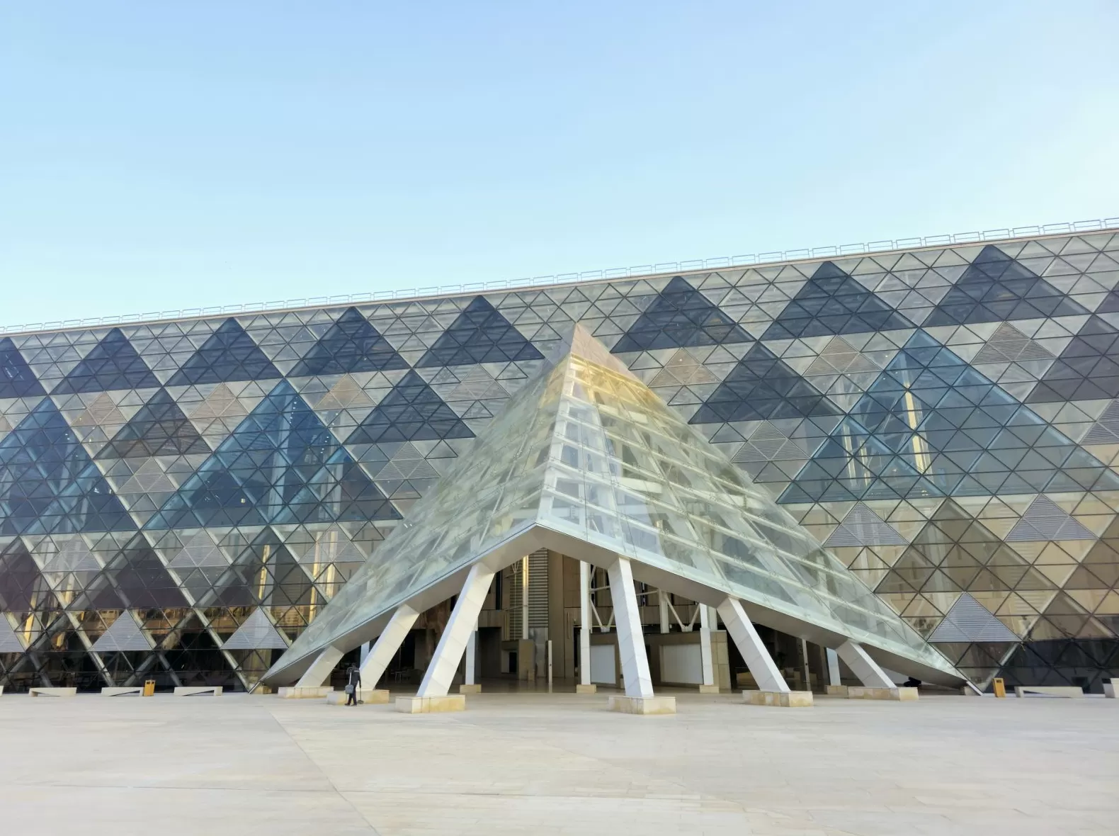 建了20年的大埃及博物馆今日开放,华裔建筑师主导设计-第5张图片- 建了20年的大埃及博物馆今日开放,华裔建筑师主导设计-第5张图片-