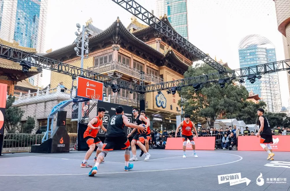 深一度|在上班和上香之间,他们选择在静安上篮-第3张图片- 深一度|在上班和上香之间,他们选择在静安上篮-第3张图片-