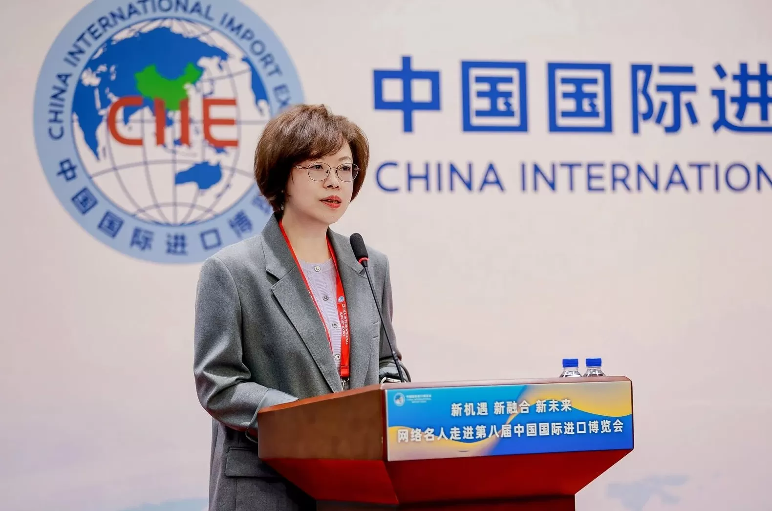 “新机遇新融合新未来——网络名人走进第八届进博会”网络大V沙龙活动举行-第3张图片- “新机遇新融合新未来——网络名人走进第八届进博会”网络大V沙龙活动举行-第3张图片-