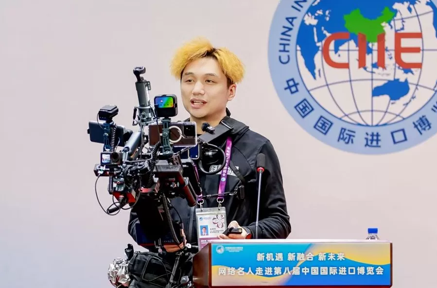 “新机遇新融合新未来——网络名人走进第八届进博会”网络大V沙龙活动举行-第6张图片- “新机遇新融合新未来——网络名人走进第八届进博会”网络大V沙龙活动举行-第6张图片-