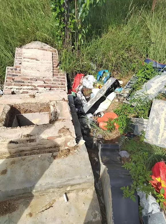 云南弥渡一男童坟墓因邻近他人祖坟遭破坏:警方认定8人参与,4人被执行拘留-第2张图片- 云南弥渡一男童坟墓因邻近他人祖坟遭破坏:警方认定8人参与,4人被执行拘留-第2张图片-