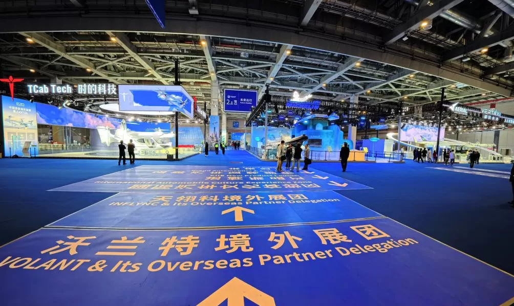 进博直击|进博会场整装待发,未来出行展区抢“鲜”看-第1张图片- 进博直击|进博会场整装待发,未来出行展区抢“鲜”看-第1张图片-