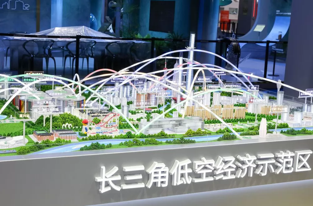 进博直击|进博会场整装待发,未来出行展区抢“鲜”看-第9张图片- 进博直击|进博会场整装待发,未来出行展区抢“鲜”看-第9张图片-