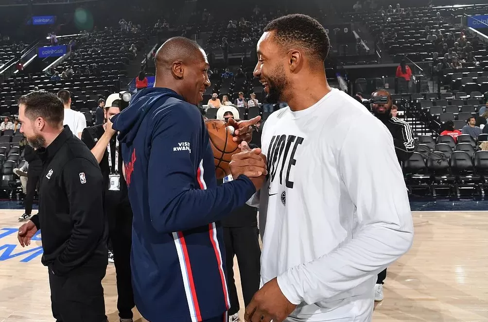 NBA战旧主之日:鲍威尔送快船主场首败,艾顿弑杀开拓者-第2张图片- NBA战旧主之日:鲍威尔送快船主场首败,艾顿弑杀开拓者-第2张图片-