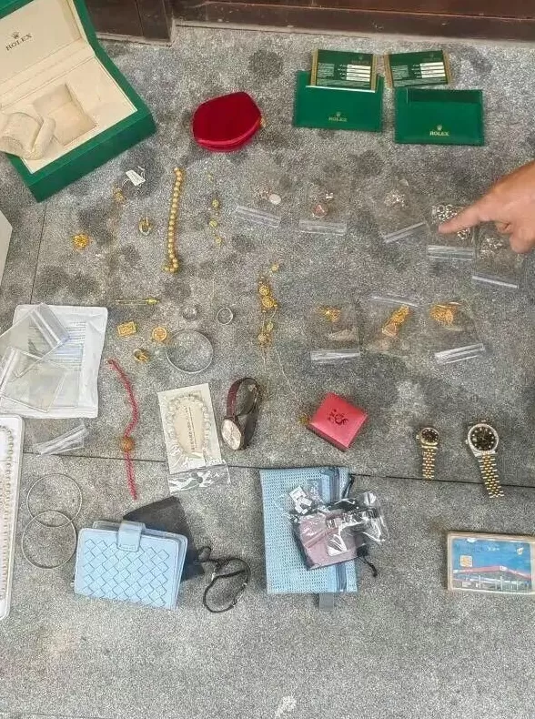 盗走邻居家70万元后贼喊捉贼引警方怀疑,男子悔恨:两家曾关系好到家门密码共享-第1张图片- 盗走邻居家70万元后贼喊捉贼引警方怀疑,男子悔恨:两家曾关系好到家门密码共享-第1张图片-