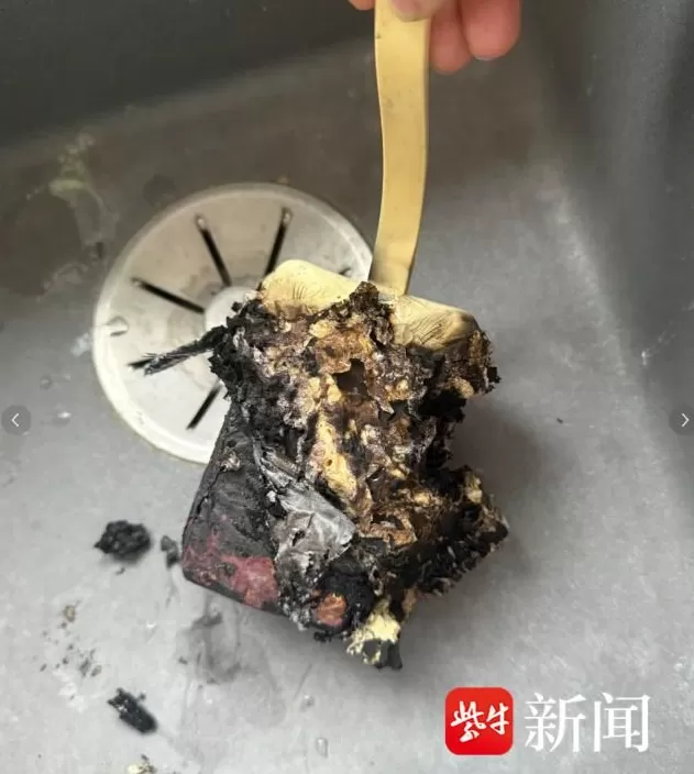 凌晨时分，罗马仕充电宝突然炸了！当事人：还好家里有人-第2张图片-