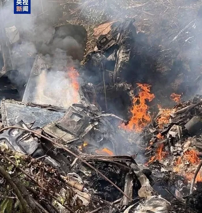 菲律宾军方:坠毁直升机上载有5名空军人员-第1张图片- 菲律宾军方:坠毁直升机上载有5名空军人员-第1张图片-