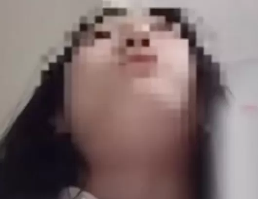 女孩称洗澡时被父亲偷看,多方回应-第1张图片- 女孩称洗澡时被父亲偷看,多方回应-第1张图片-