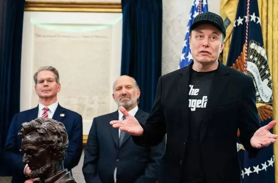 美财长贝森特回应与马斯克在白宫“大打出手”传闻:没揪马斯克衣领,他穿的是T恤,没领-第2张图片- 美财长贝森特回应与马斯克在白宫“大打出手”传闻:没揪马斯克衣领,他穿的是T恤,没领-第2张图片-