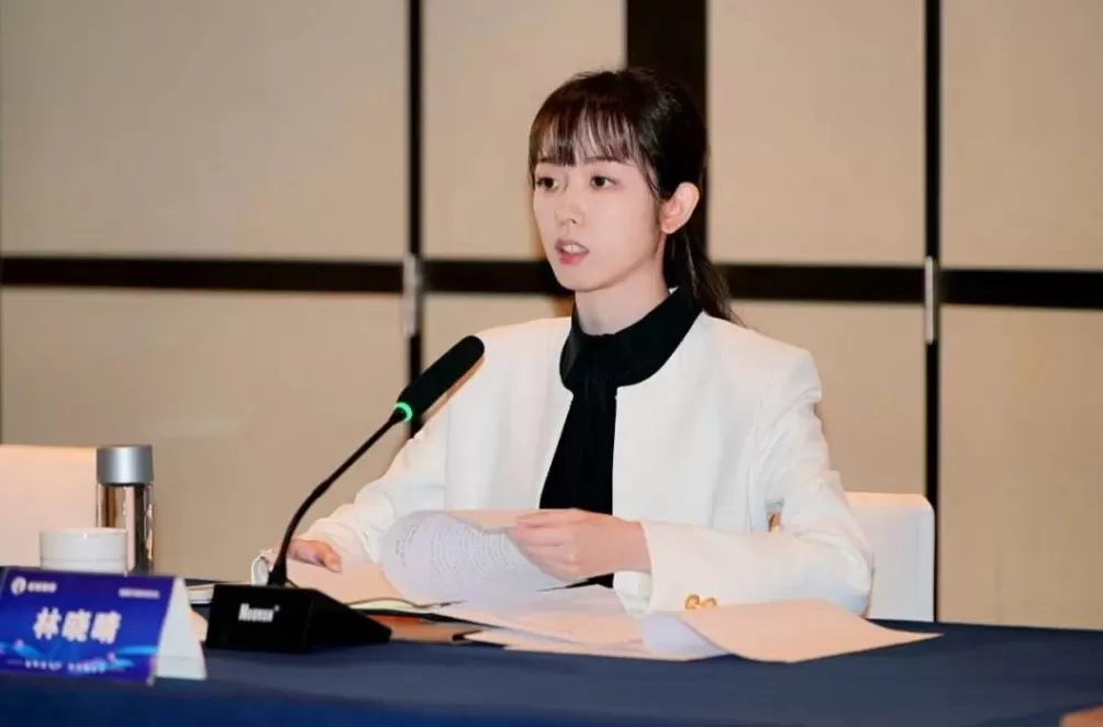 “95后”女商人林晓晴连任成都路桥董事长,去年薪酬92万元-第2张图片- “95后”女商人林晓晴连任成都路桥董事长,去年薪酬92万元-第2张图片-