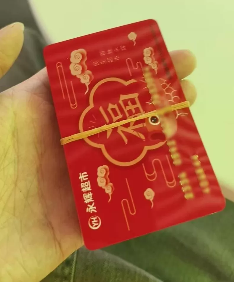 “帮忙买购物卡，银行卡却被冻结”：闲鱼“跑腿骗局”让多位兼职者陷入困境-第1张图片-