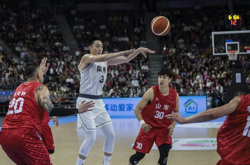 体坛联播｜利物浦送皇马欧冠首败，阿森纳追平122年纪录-第23张图片-