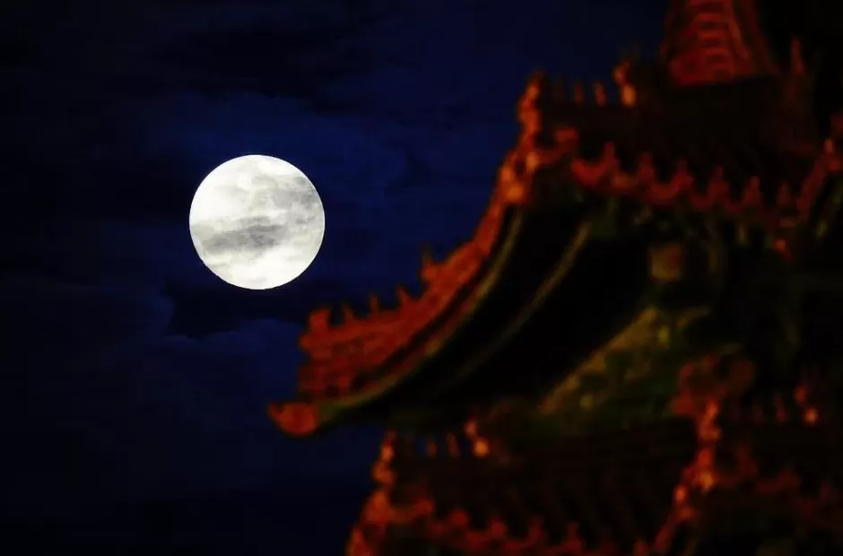 年度最大“超级月亮”来了！今晚记得抬头看-第2张图片-