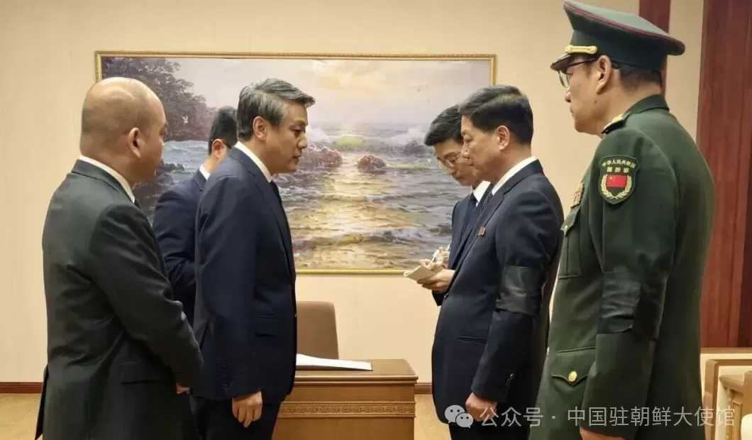 驻朝大使王亚军吊唁朝鲜最高人民会议常任委员会前委员长金永南逝世-第2张图片- 驻朝大使王亚军吊唁朝鲜最高人民会议常任委员会前委员长金永南逝世-第2张图片-