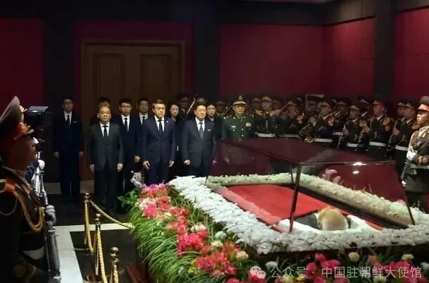 驻朝大使王亚军吊唁朝鲜最高人民会议常任委员会前委员长金永南逝世-第1张图片- 驻朝大使王亚军吊唁朝鲜最高人民会议常任委员会前委员长金永南逝世-第1张图片-