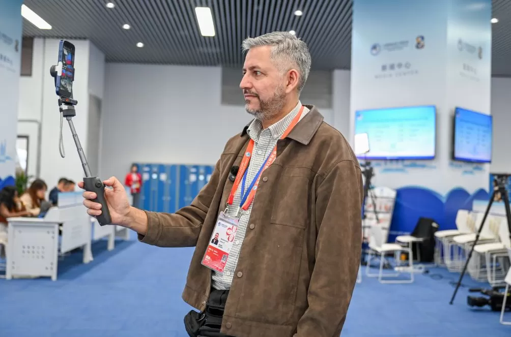 进博直击｜第八届进博会开幕，中外记者聚焦大会现场-第8张图片-