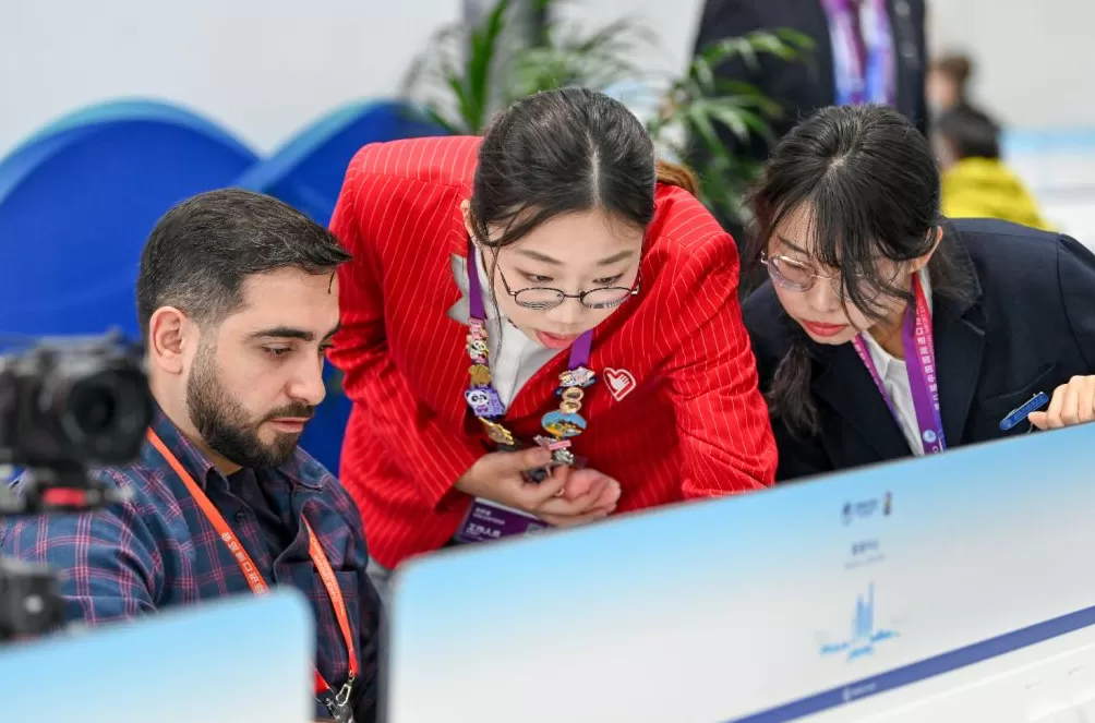 进博直击｜第八届进博会开幕，中外记者聚焦大会现场-第9张图片-