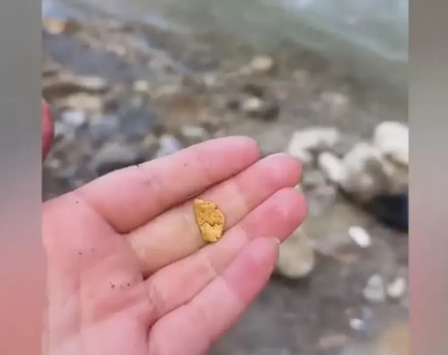 甘肃一河道多人冒严寒凌晨淘金,法律允许吗?-第1张图片- 甘肃一河道多人冒严寒凌晨淘金,法律允许吗?-第1张图片-