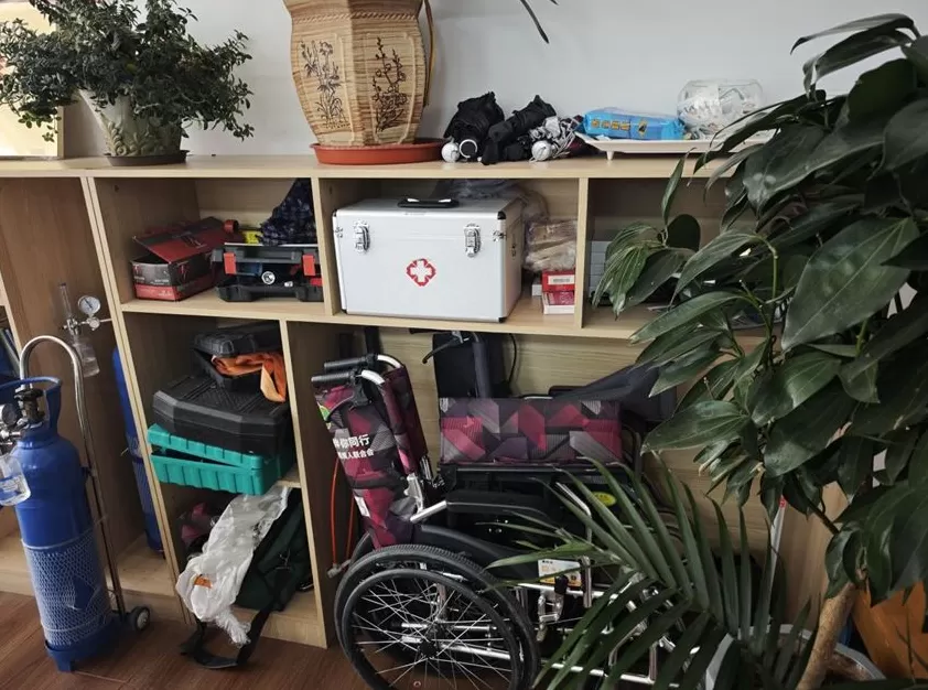 拉萨一社区供游客免费吸氧两年多，教百余藏族百姓学会普通话-第3张图片-